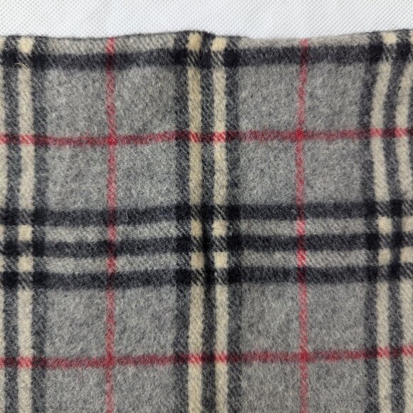 BURBERRY London Classic Nova Check Knit 100% Lambs Wool Fringe Gray SCARF - Picture 4 of 7